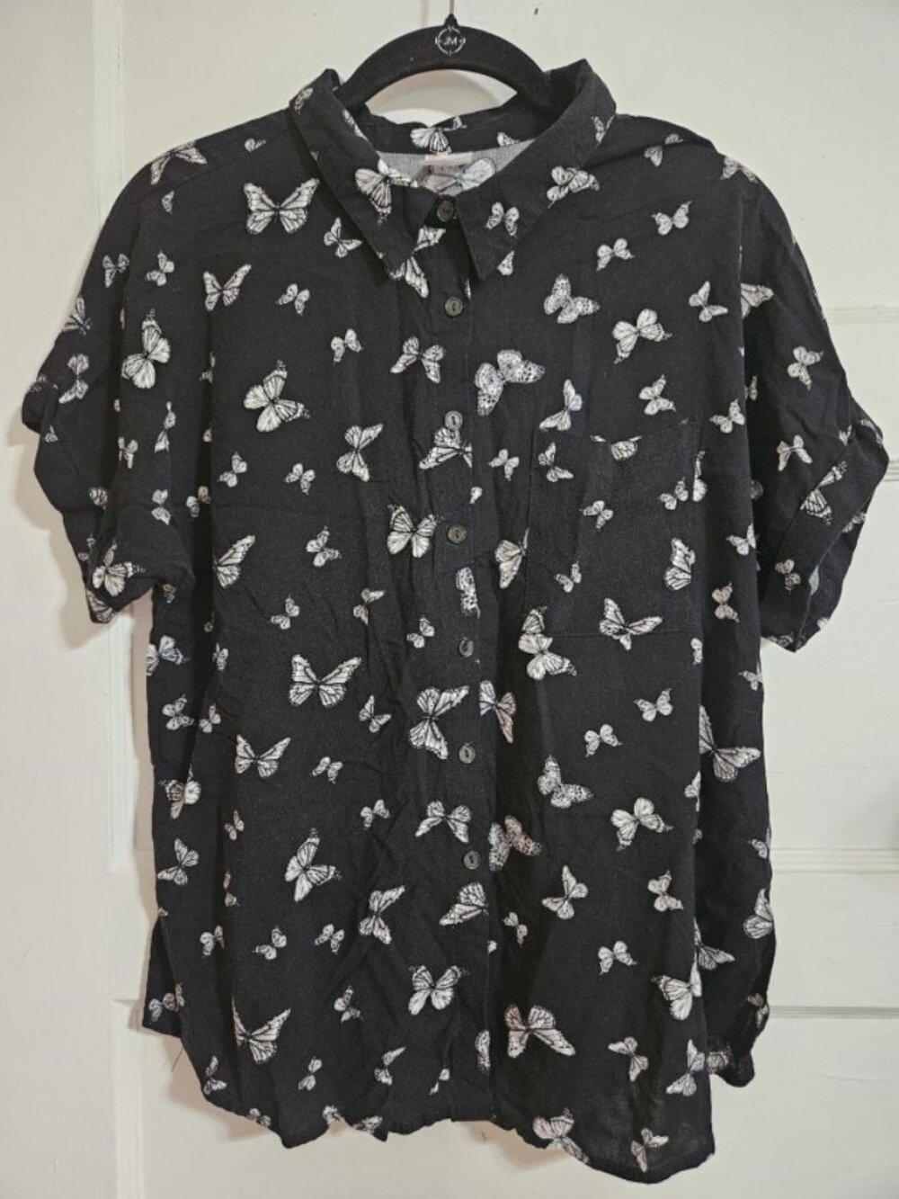 NO BOUNDRIES Black Butterfly Print Short Sleeved Button Front Blouse LARGE - Picture 3 of 5